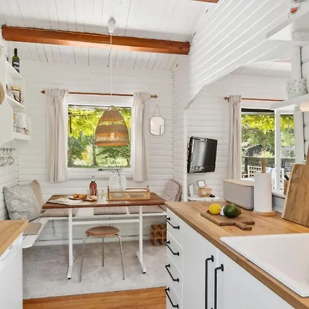 Amazing In Sjllands Odde With Wifi And 2 Bedrooms *
